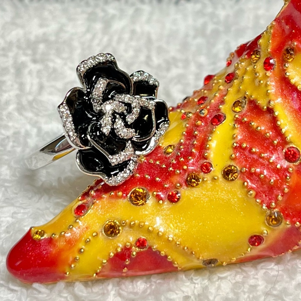 Fashion Jewelry Black and Silver Rose Ring - Picture 10 of 10